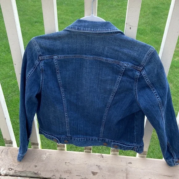 a.n.a. Women’s Jean Jacket Size XS NWT, blue denim soft and durable. - Picture 2 of 11